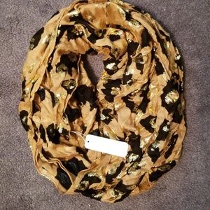 Nwt Charming Charlie leopard print scarf